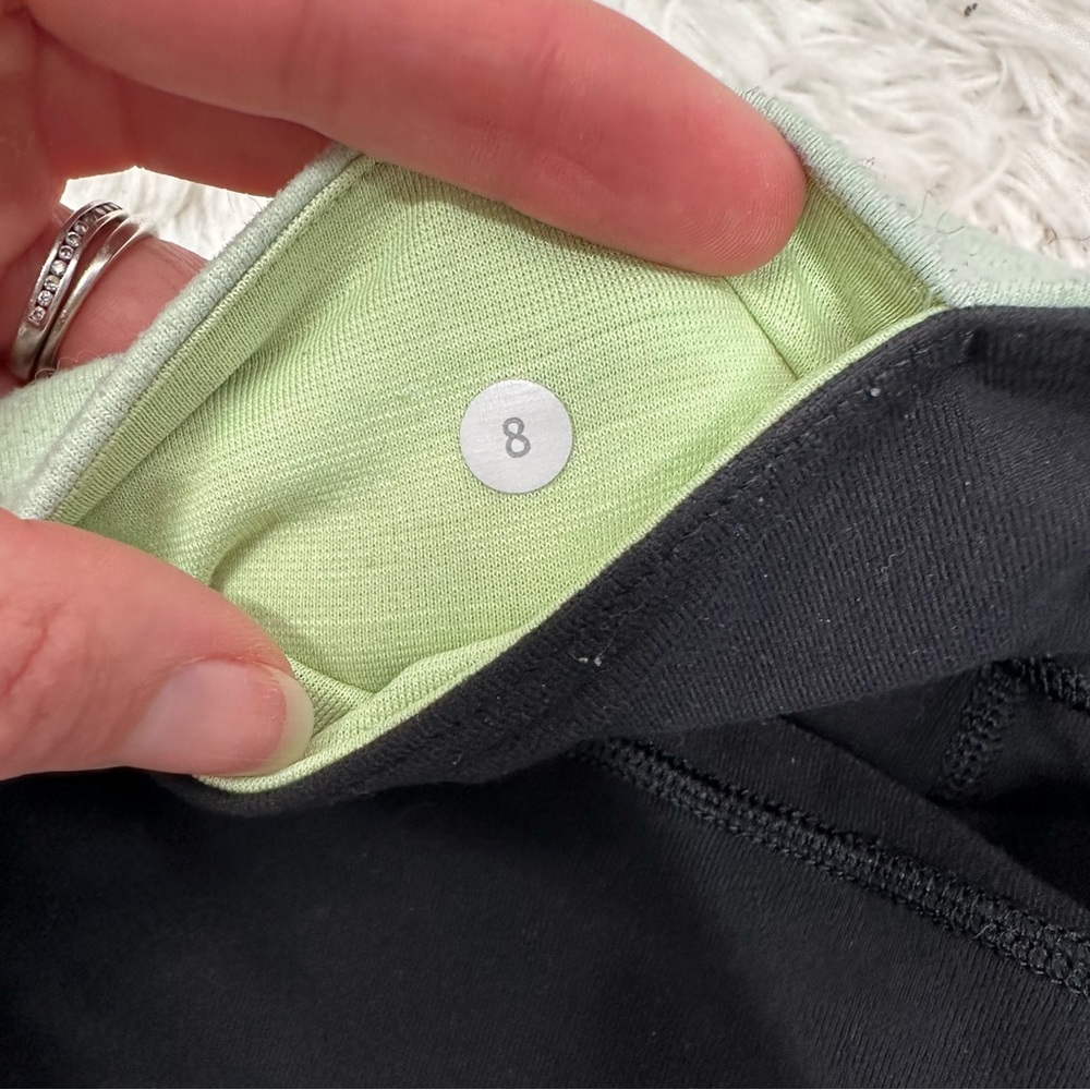 Lululemon Black Reversible cropped Leggings 8 - Picture 6 of 6